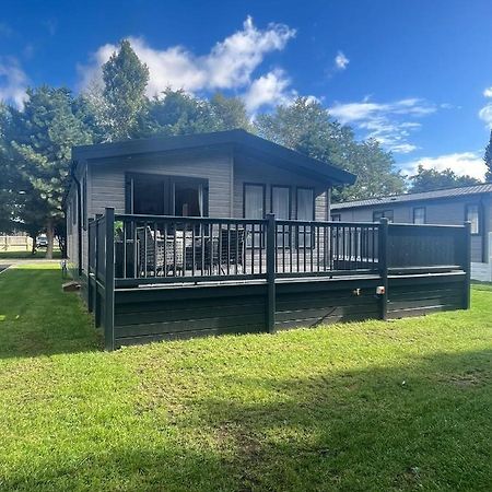 Copse View Lodge With Hot Tub York Exterior photo